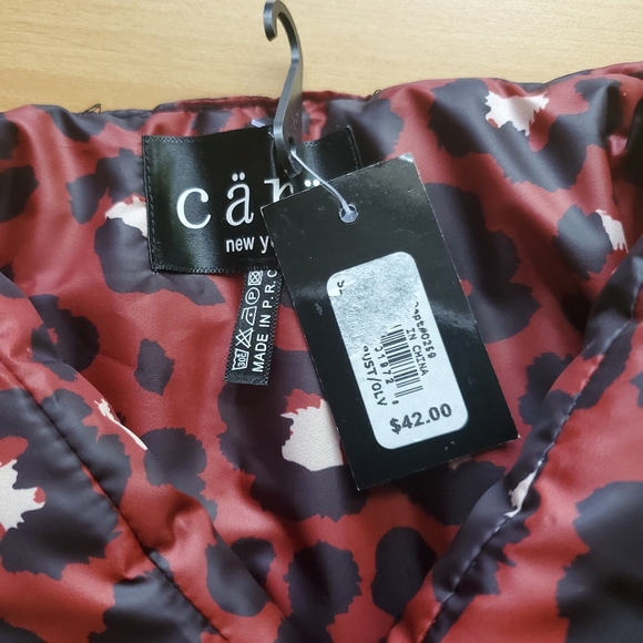 Cära New York Leopard Scarf - Picture 3 of 4